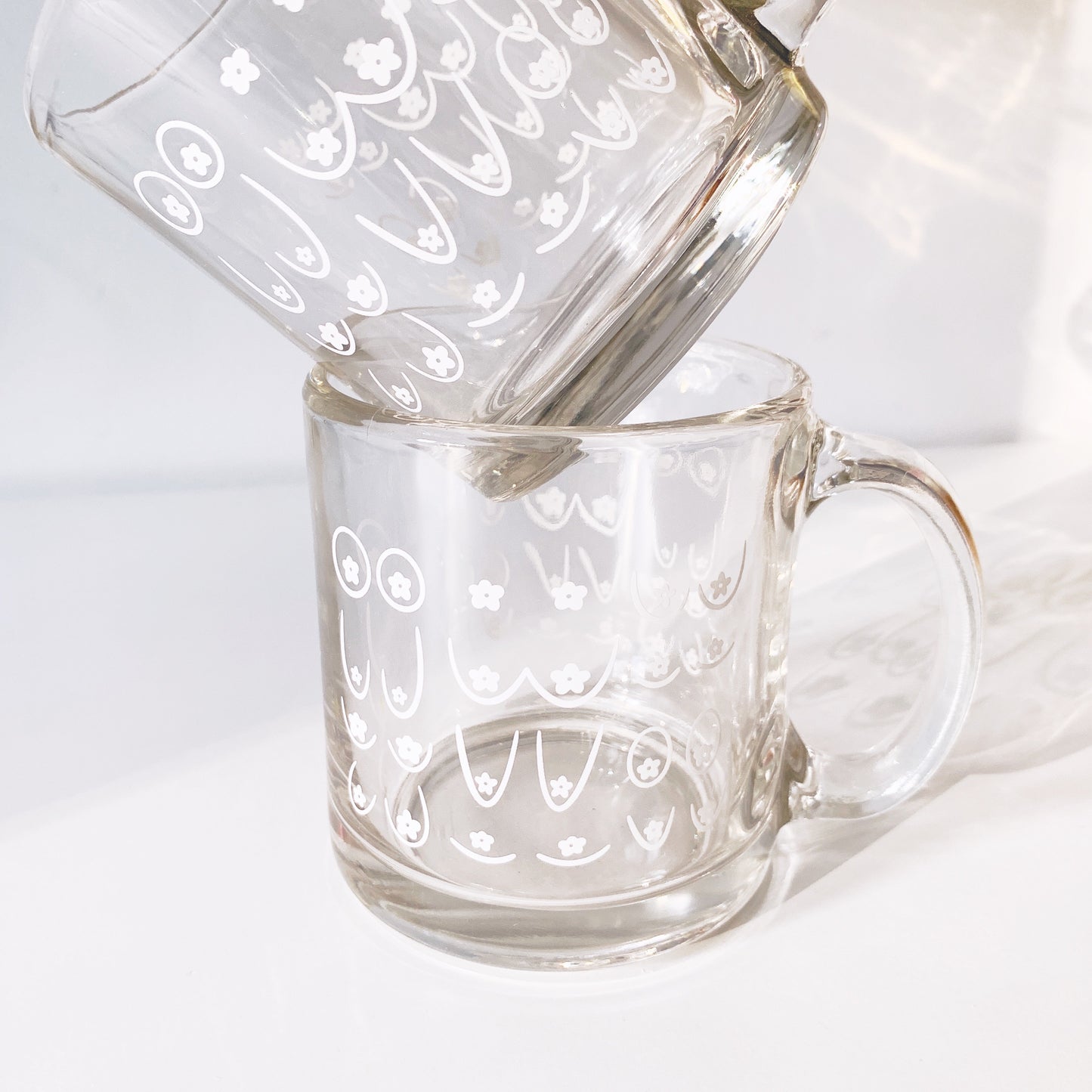 Side view of daisy boob mug showing handle and design details